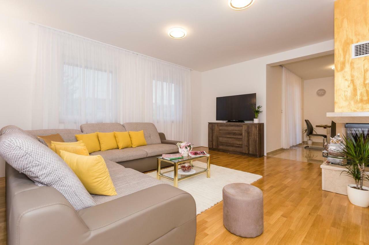 Villa Sweet Home Marija With Heated Pool Split Kültér fotó