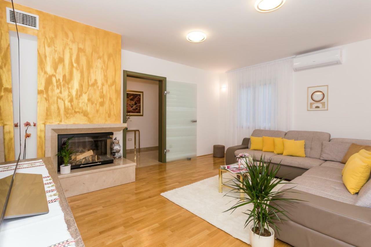 Villa Sweet Home Marija With Heated Pool Split Kültér fotó